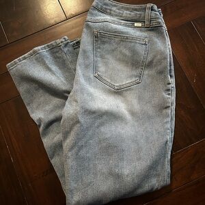 Womens 1822 high rise mom jeans, excellent condition!
